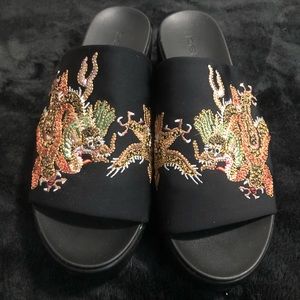 Bebe embroidered platform shoes😍